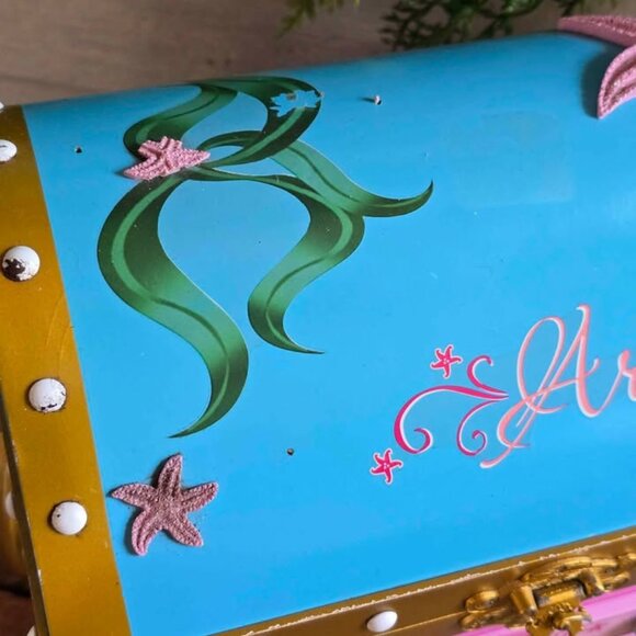 Disney The Little Mermaid Ariel Treasure Chest Colorful Seashell Jewelry Box - Picture 3 of 10